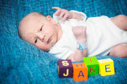 newborn fotoshooting krankenhaus berlin babyfotografie kinder fotoshooting fotostudio wohnung zuhause familie mama babyshooting klinik hospital charite geburt 09