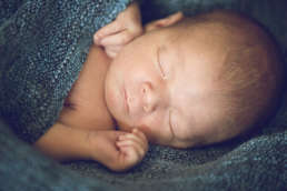 newborn shooting baby berlin homestory location zu hause fotoshooting 02