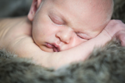 babyshooting newborn homeshooting zuhause fotoshooting neugeborenes baby berlin Babyfotograf homestory 03