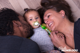 familienfotoshooting berlin familie shooting vater mutter kind opa oma grosseltern eltern kinder studio 06