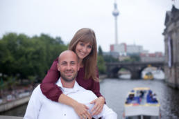 paarshooting outdoor location berlin fotostudio brandenburger tor fernsehturm geschenk valentinstag verlobung fotoshooting hochzeit liebe paar weihnachten geburtstag couple 06